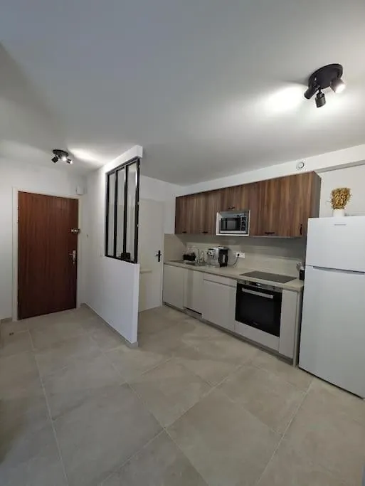 2 Pieces Lumineux A Cagnes Sur Mer 0*, Cagnes-sur-Mer France